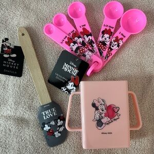 Disney Minnie Mouse Pink and Gray Kitchen Utensil Set